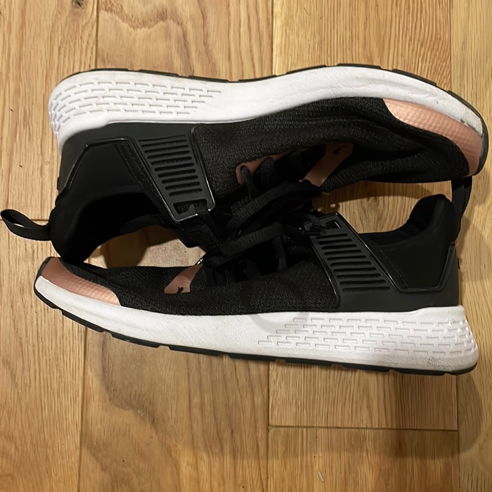 Like New Puma Sneakers